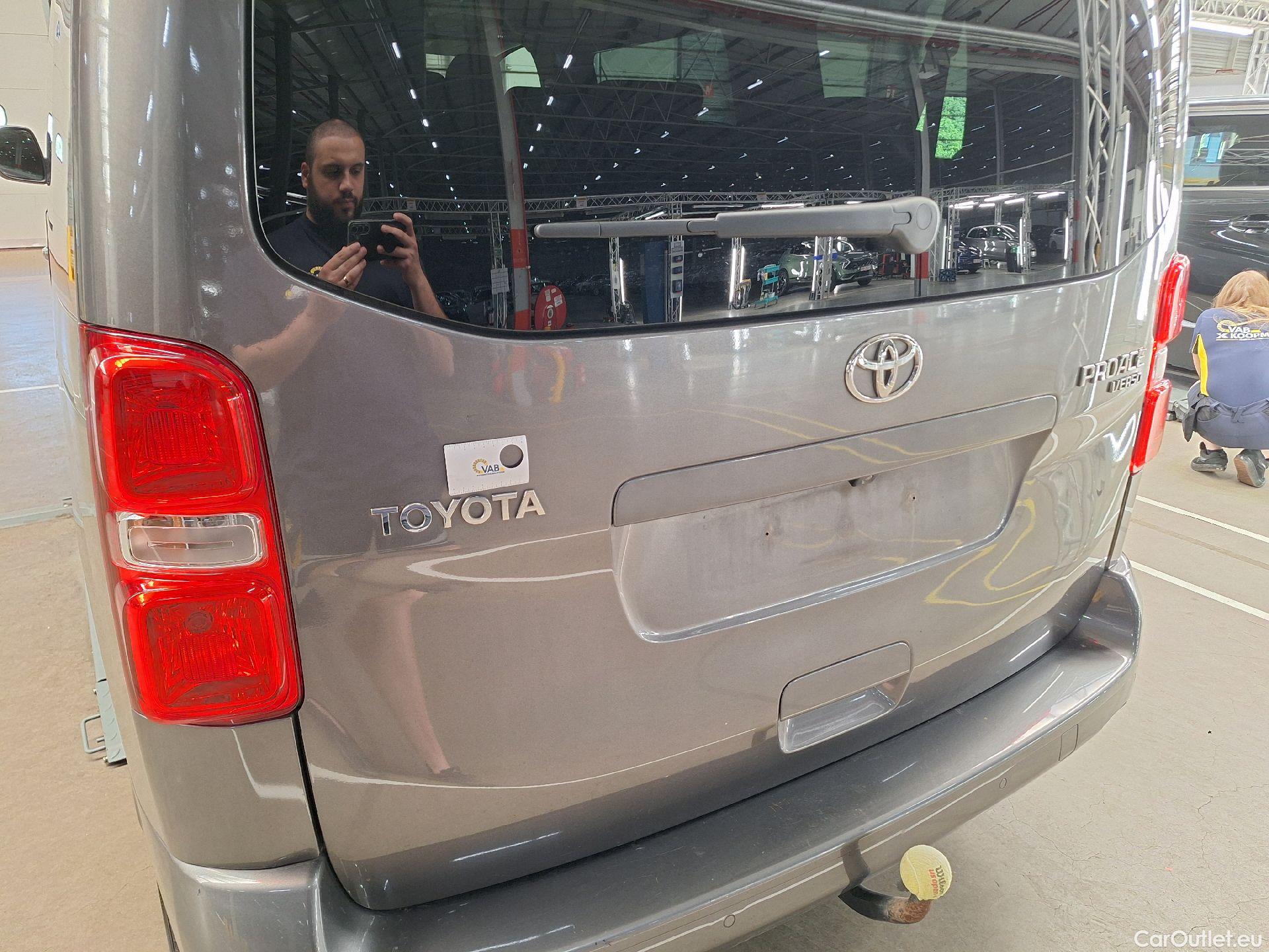  Toyota  Proace Toyota,  Verso '16, Toyota  Verso 1.5D 88kW MWB MPV 5d #16