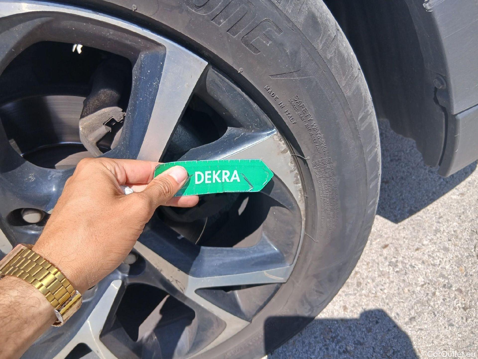  Toyota  C-HR TOYOTA  / 2016 / 5P / todoterreno 1.8 125H Advance (CX) #49