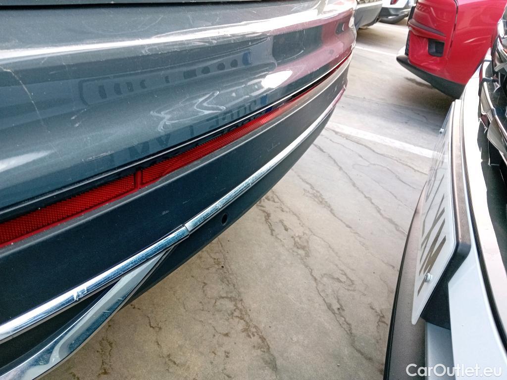  Volkswagen  Tiguan VOLKSWAGEN  / 2020 / 5P / todoterreno Urban Sport 2.0 TDI 110kW (150CV) DSG #17