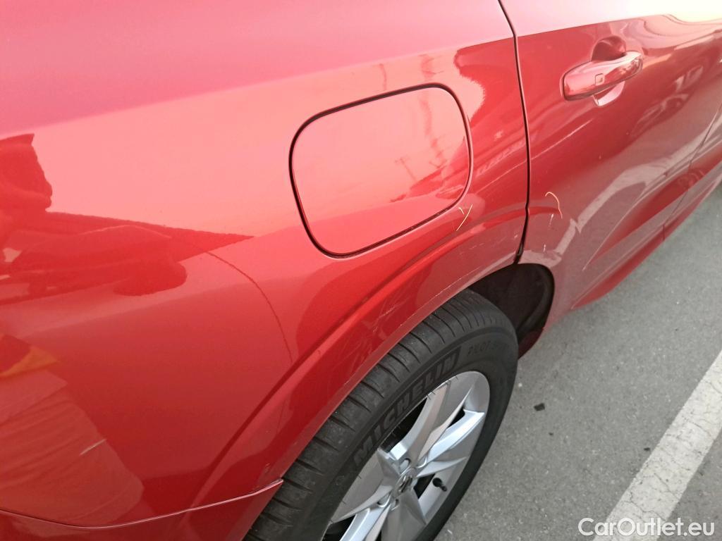  Volvo  XC60 VOLVO  / 2017 / 5P / todoterreno 2.0 B4 D Momentum Pro Auto #1