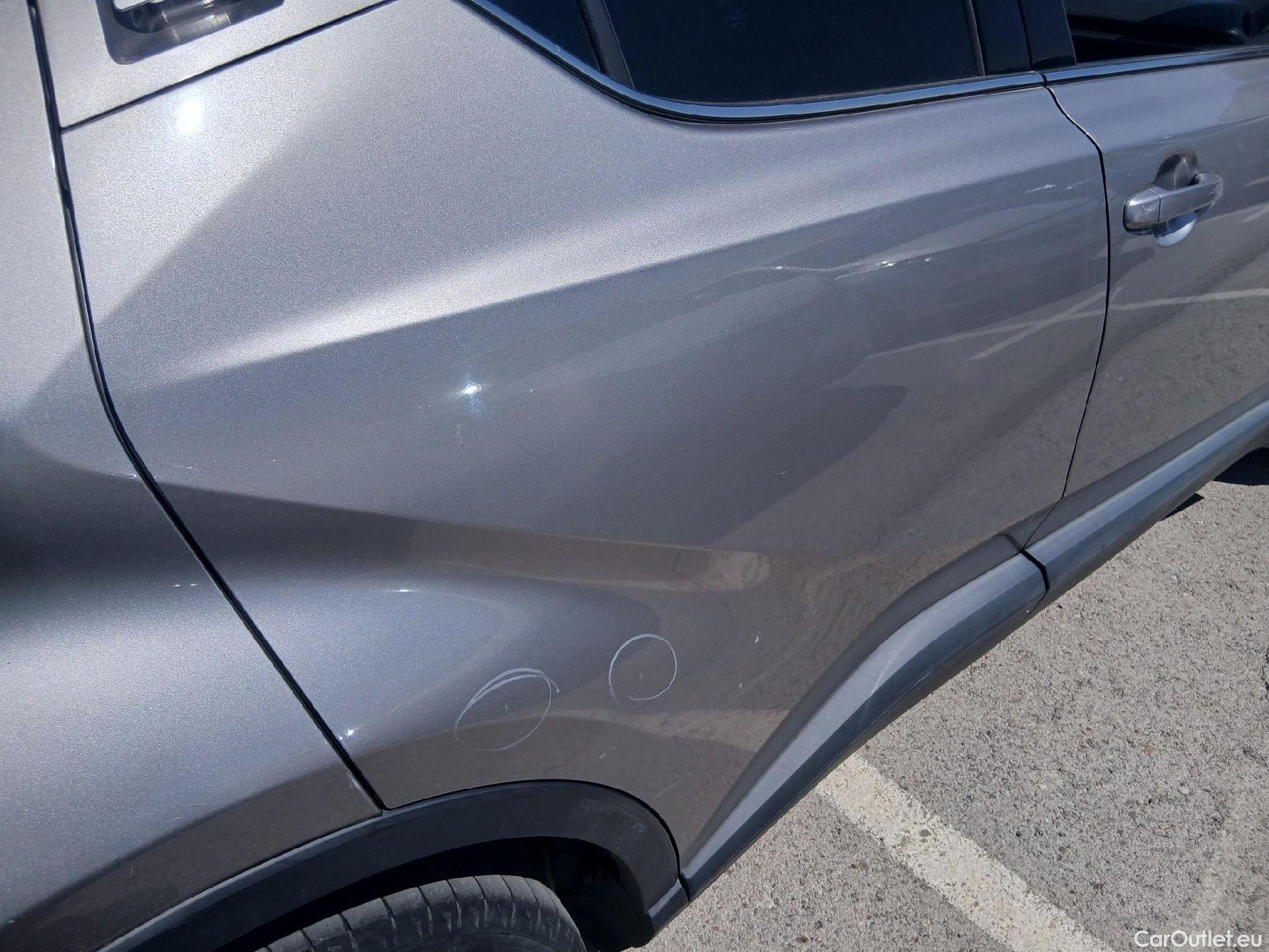  Toyota  C-HR TOYOTA  / 2016 / 5P / todoterreno 1.8 125H Advance (CX) #40
