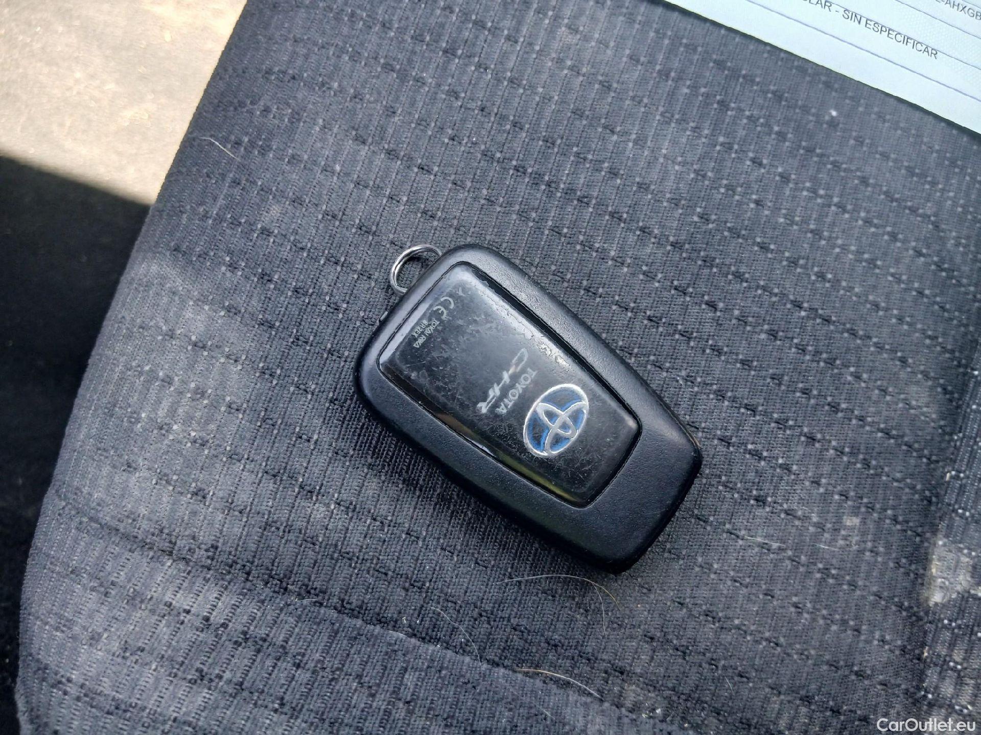 Toyota  C-HR TOYOTA  / 2016 / 5P / todoterreno 1.8 125H Advance (CX) #1