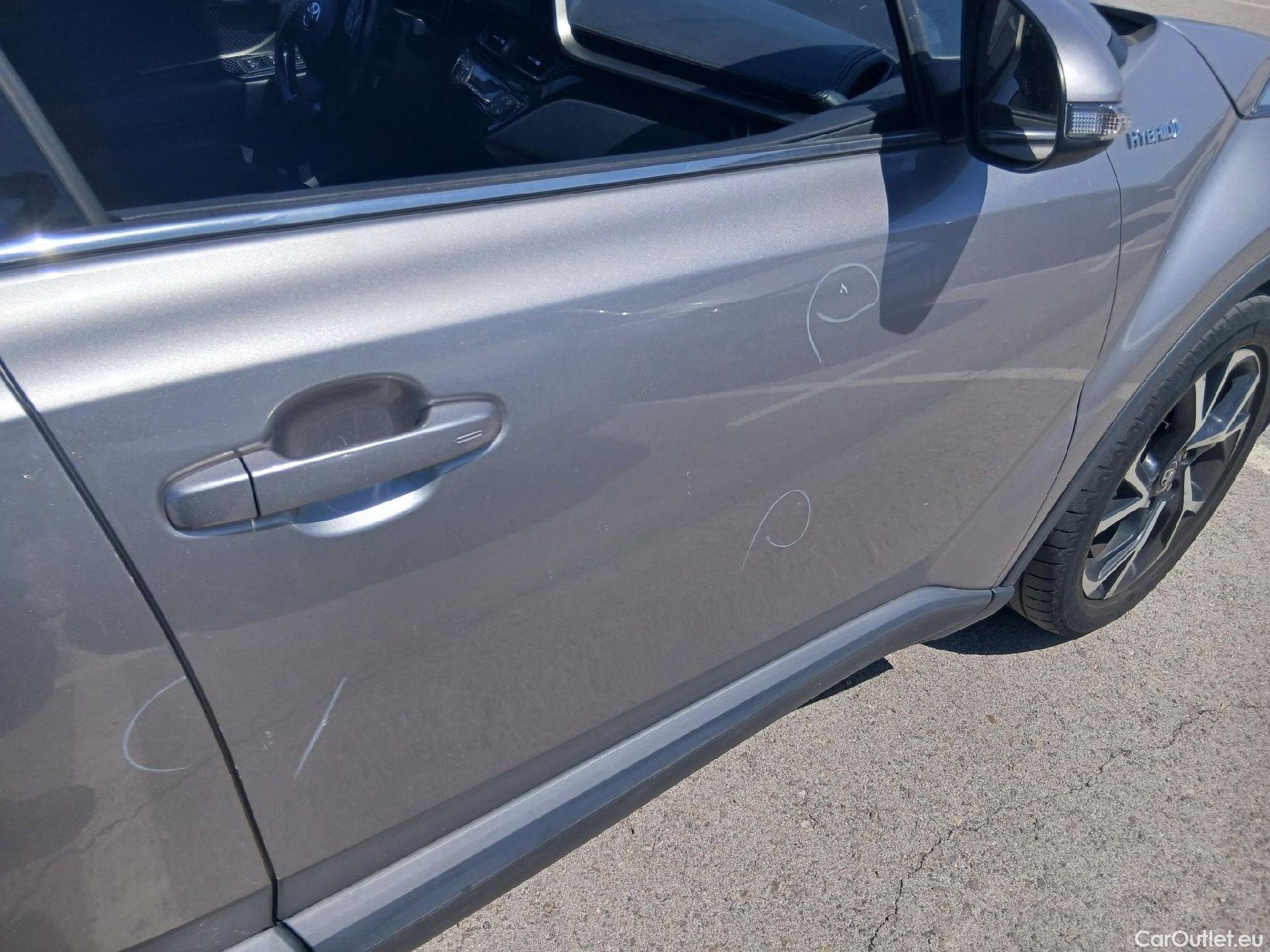  Toyota  C-HR TOYOTA  / 2016 / 5P / todoterreno 1.8 125H Advance (CX) #42