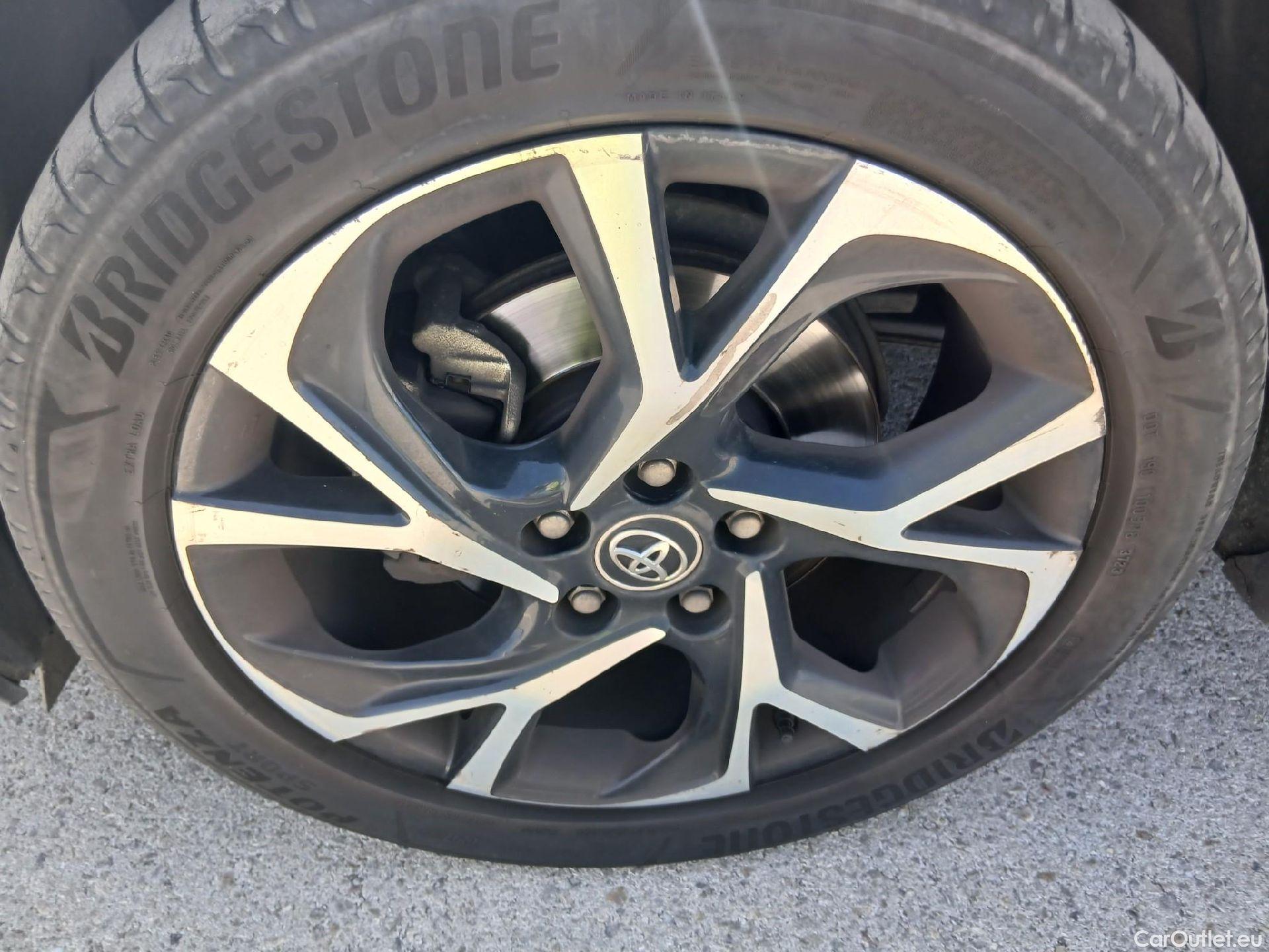  Toyota  C-HR TOYOTA  / 2016 / 5P / todoterreno 1.8 125H Advance (CX) #15