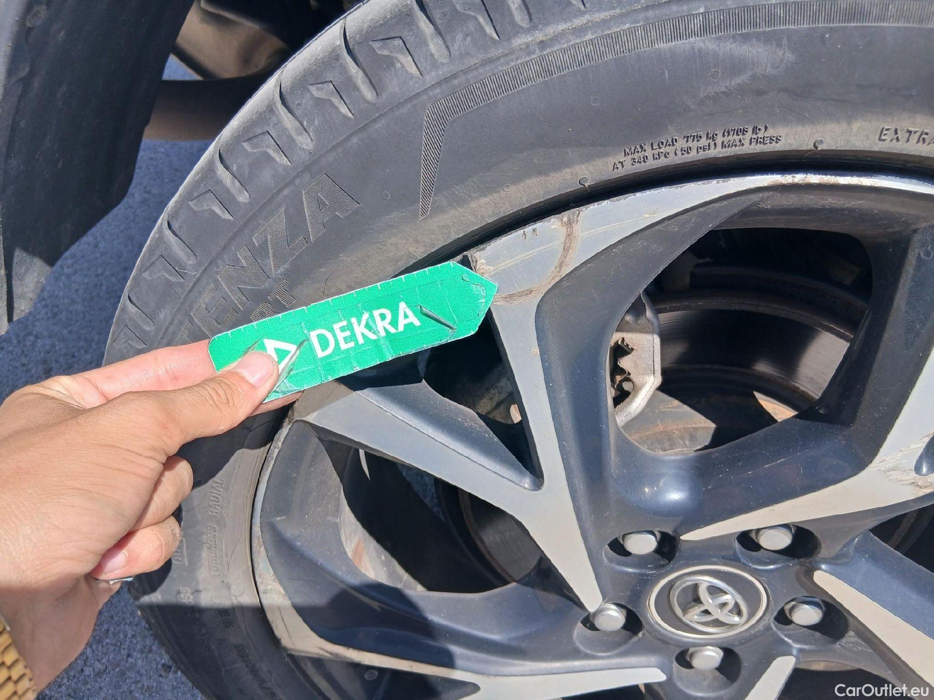  Toyota  C-HR TOYOTA  / 2016 / 5P / todoterreno 1.8 125H Advance (CX) #36