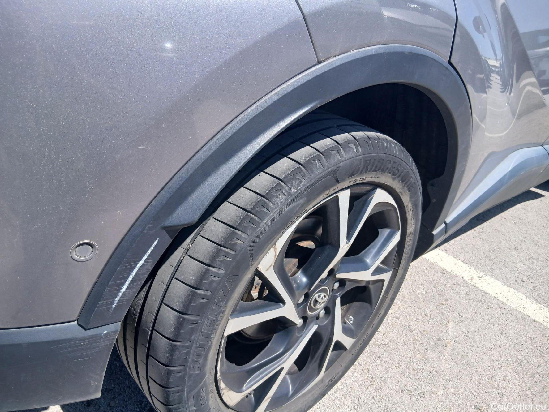  Toyota  C-HR TOYOTA  / 2016 / 5P / todoterreno 1.8 125H Advance (CX) #38