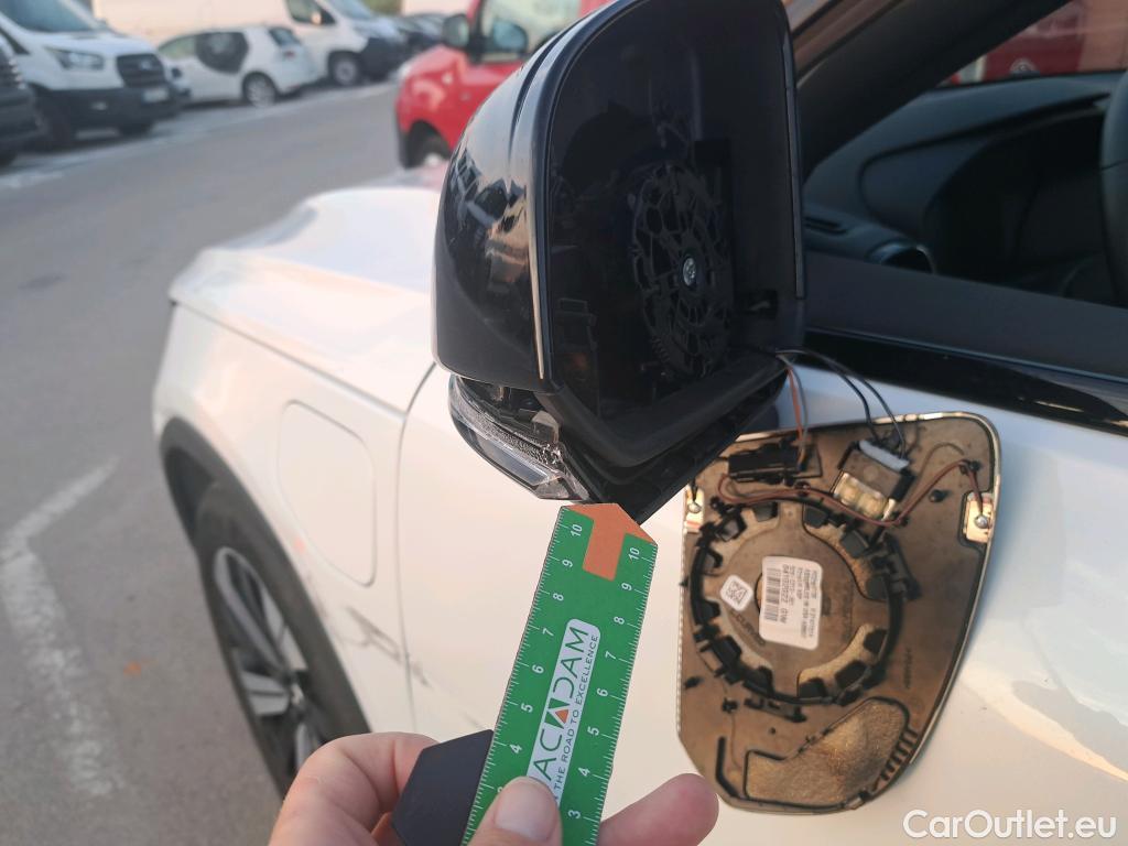  Volvo  XC 40 VOLVO XC40 / 2021 / 5P / todoterreno 1.5 T5 Recharge PHEV Plus Dark Auto #2