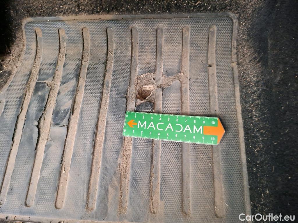  Citroen  C4  Berline Feel 1.2 PureTech 130CV BVM6 6E #8