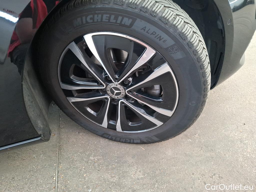  Mercedes  A-Klasse MERCEDES-BENZ Classe A Compact / 2022 / 5P / Berline A 200 Business Line 7G-DCT #1