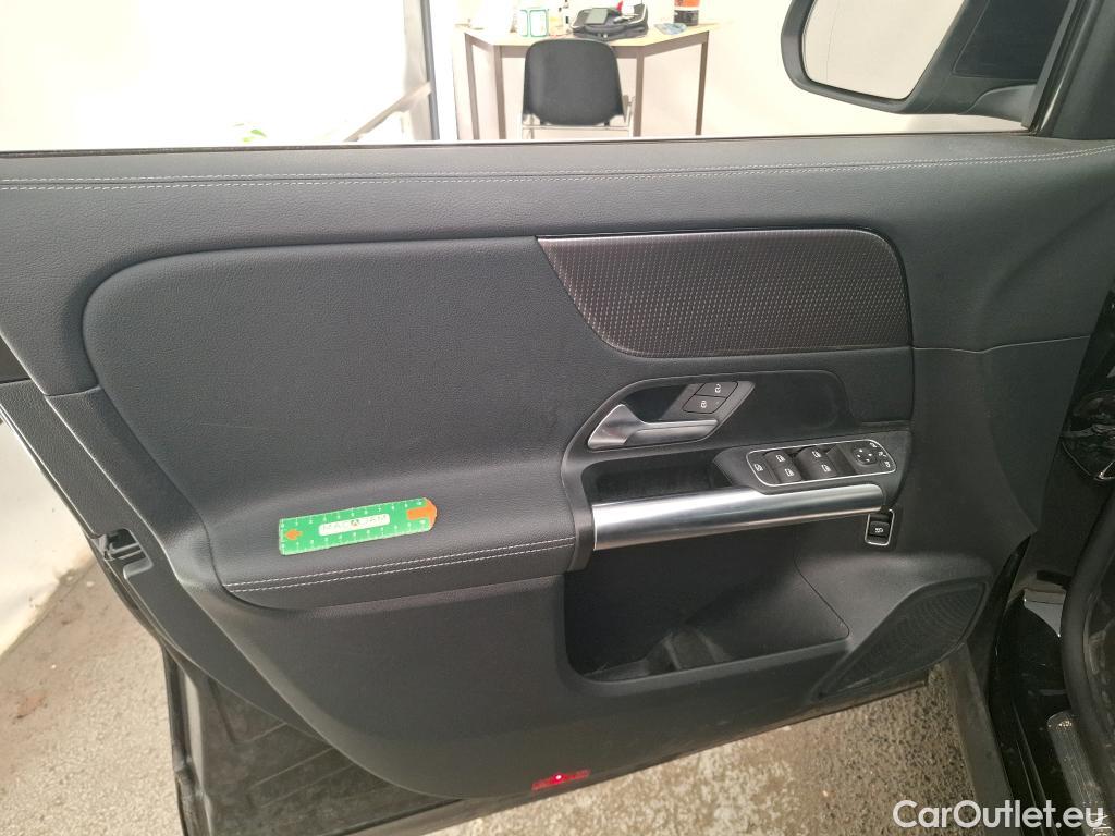  Mercedes  GLA MERCEDES-BENZ  / 2020 / 5P / SUV  200 D BUSINESS LINE DCT #24