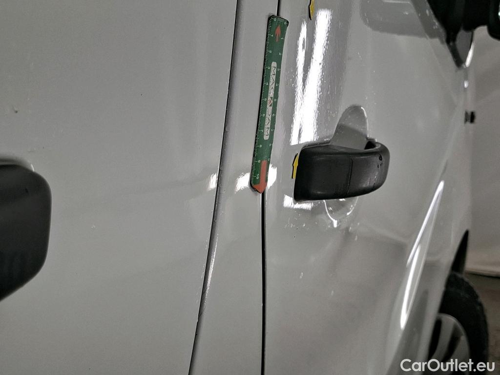  Renault  Trafic RENAULT  4p Combi Zen L1 Energy dCi 95 8 places #20