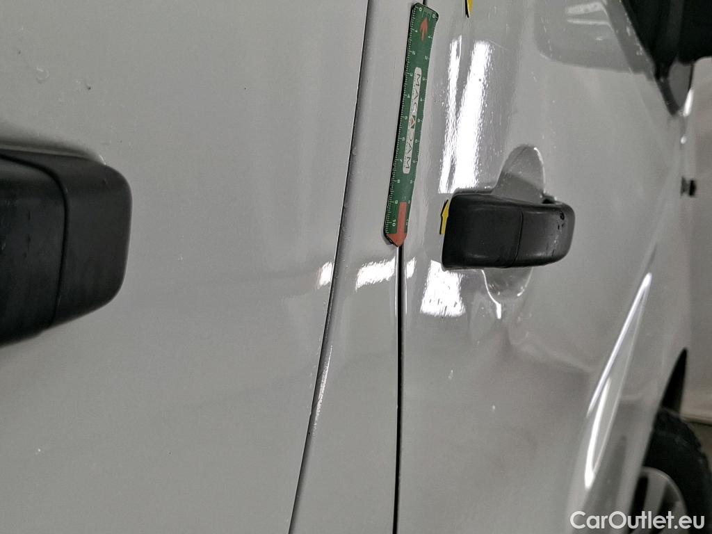  Renault  Trafic RENAULT  4p Combi Zen L1 Energy dCi 95 8 places #21