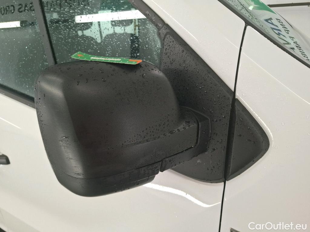  Renault  Trafic RENAULT  4p Combi Zen L1 Energy dCi 95 8 places #24