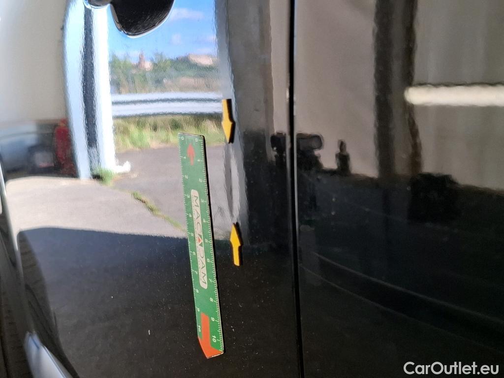  Citroen  C4 CITROEN  X / 2022 / 4P / Berline PureTech 130 S&S EAT8 Shine #26