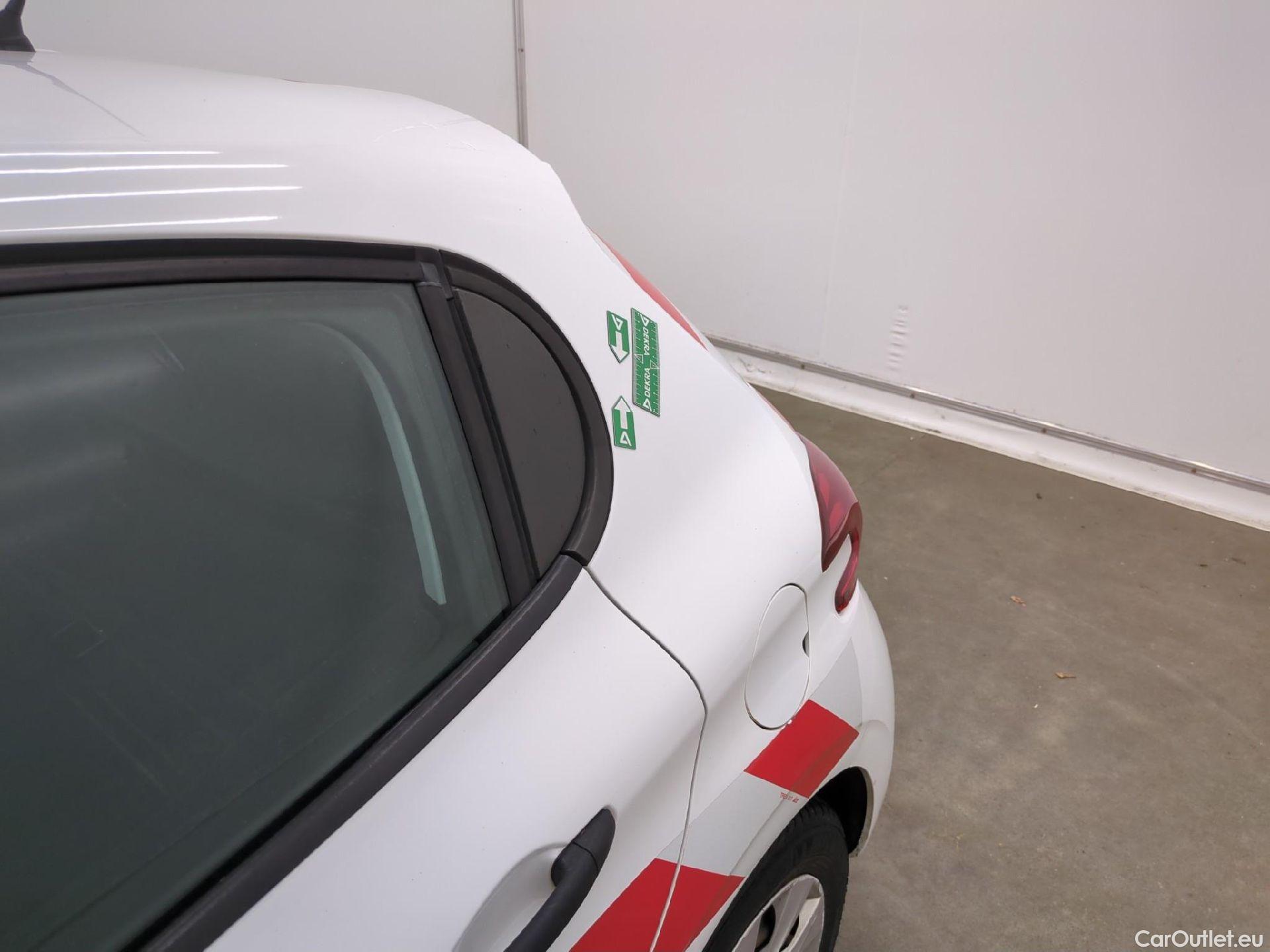  Peugeot  208  Affaire Premium 1.6 HDi 75CV BVM5 E6 #82