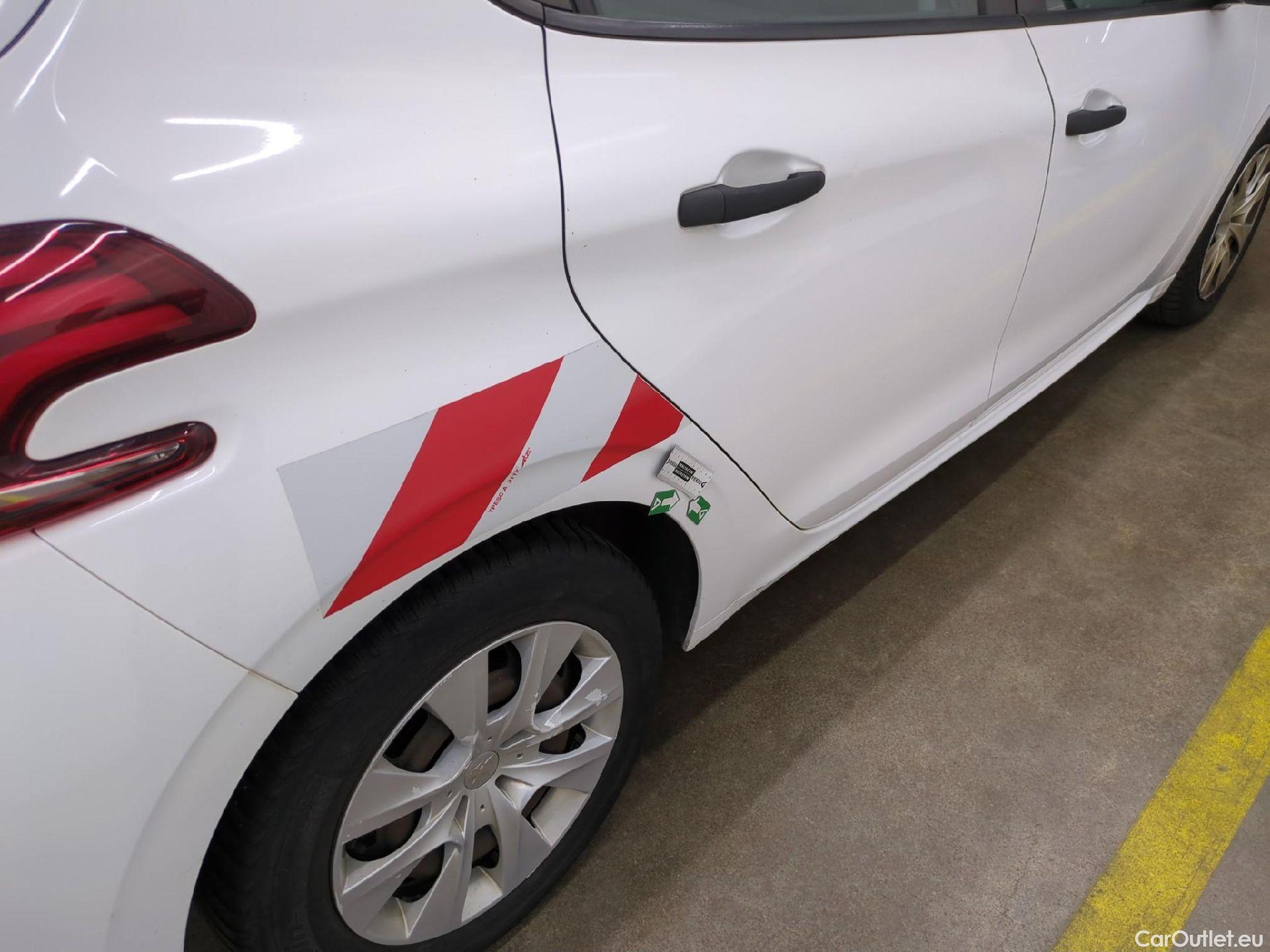  Peugeot  208  Affaire Premium 1.6 HDi 75CV BVM5 E6 #28