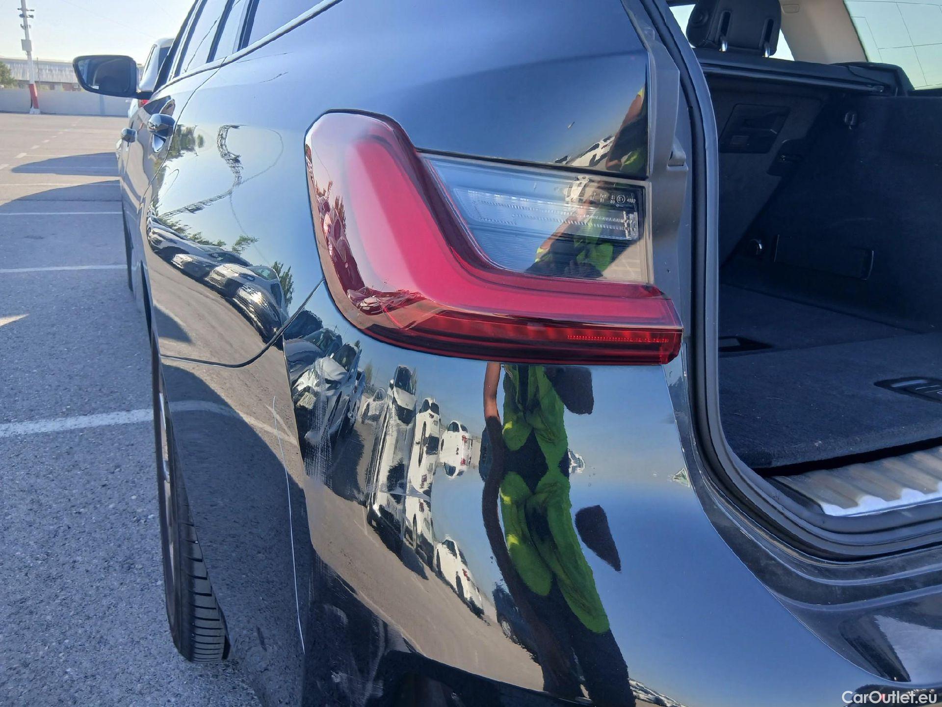  Bmw  Serie 3 BMW  / 2019 / 5P / familiar 318d Auto.Touring #32
