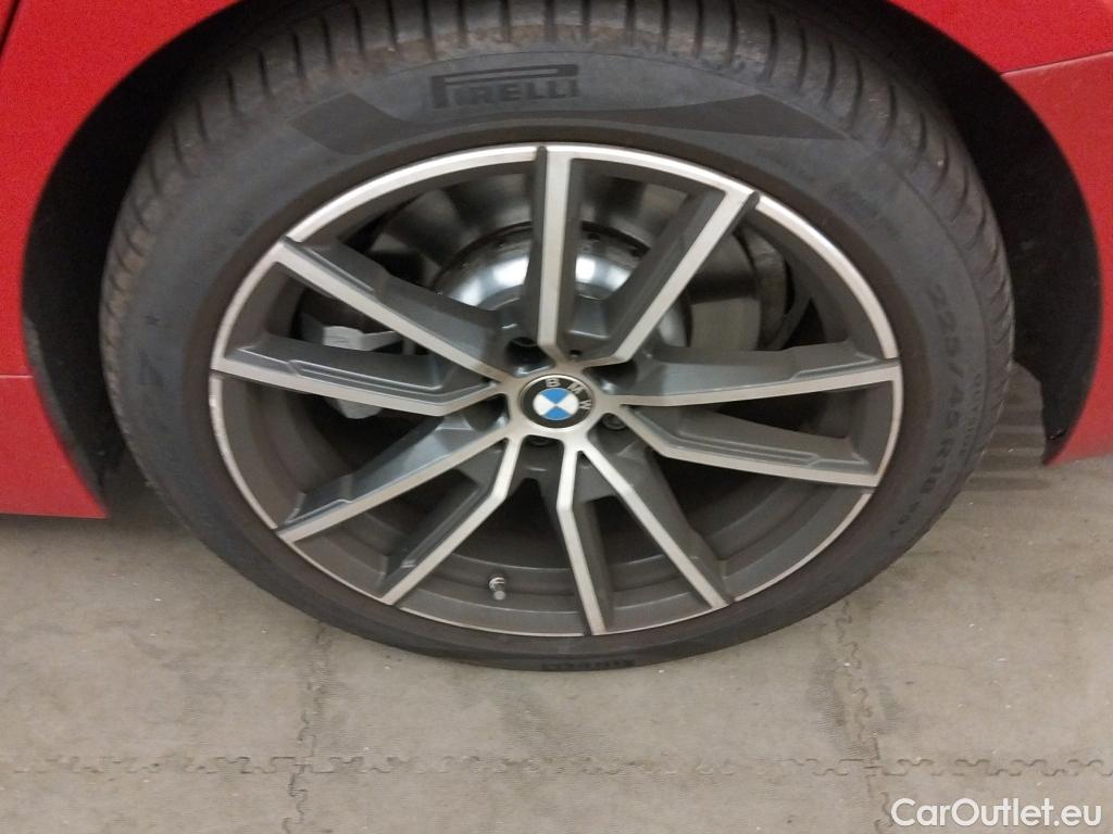  Bmw  Serie 3 BMW  / 2018 / 4P / sedán 330e #1