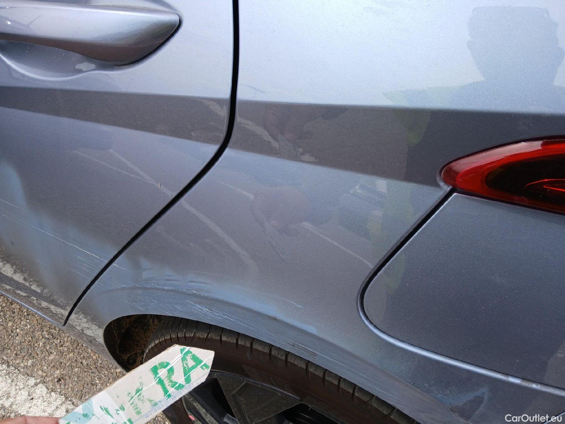  Hyundai  i20 HYUNDAI  / 2023 / 5P / berlina con portón 1.0 T Black Line #17