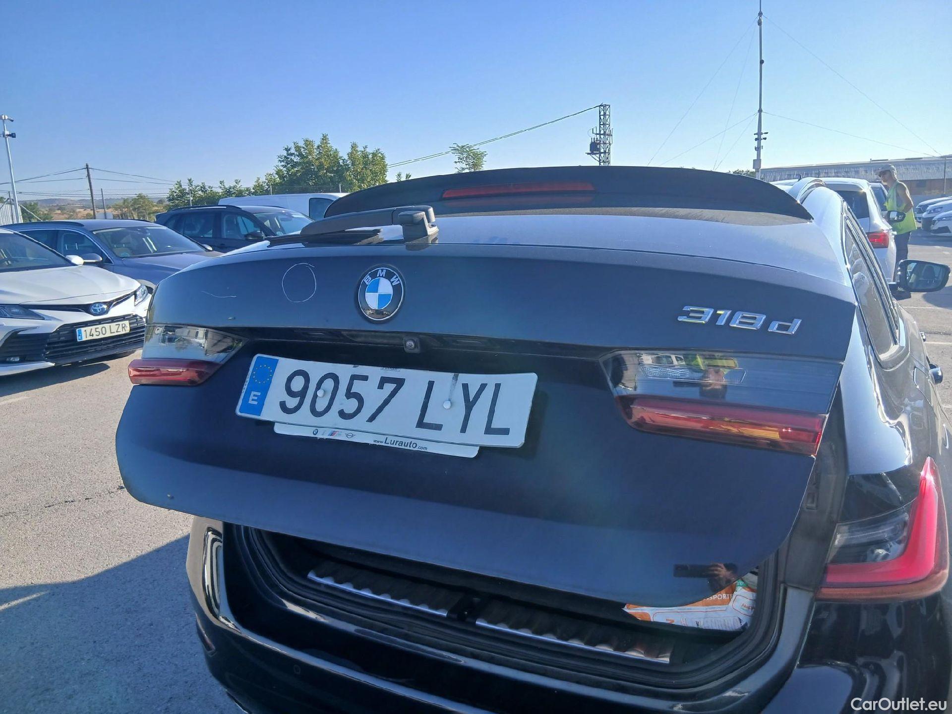  Bmw  Serie 3 BMW  / 2019 / 5P / familiar 318d Auto.Touring #28
