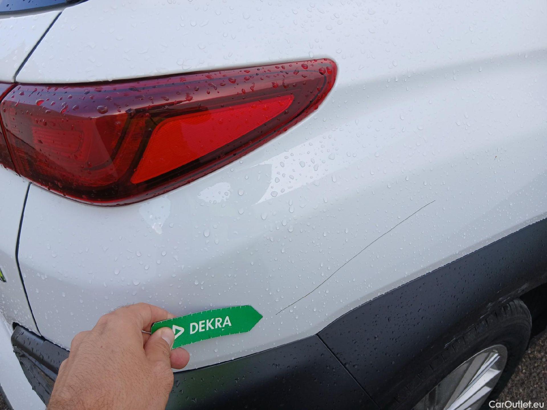  Hyundai  Konna HYUNDAI Kona / 2017 / 5P / todoterreno KONA TGDI 1.0 120CV 4X2 TECNO RED #19