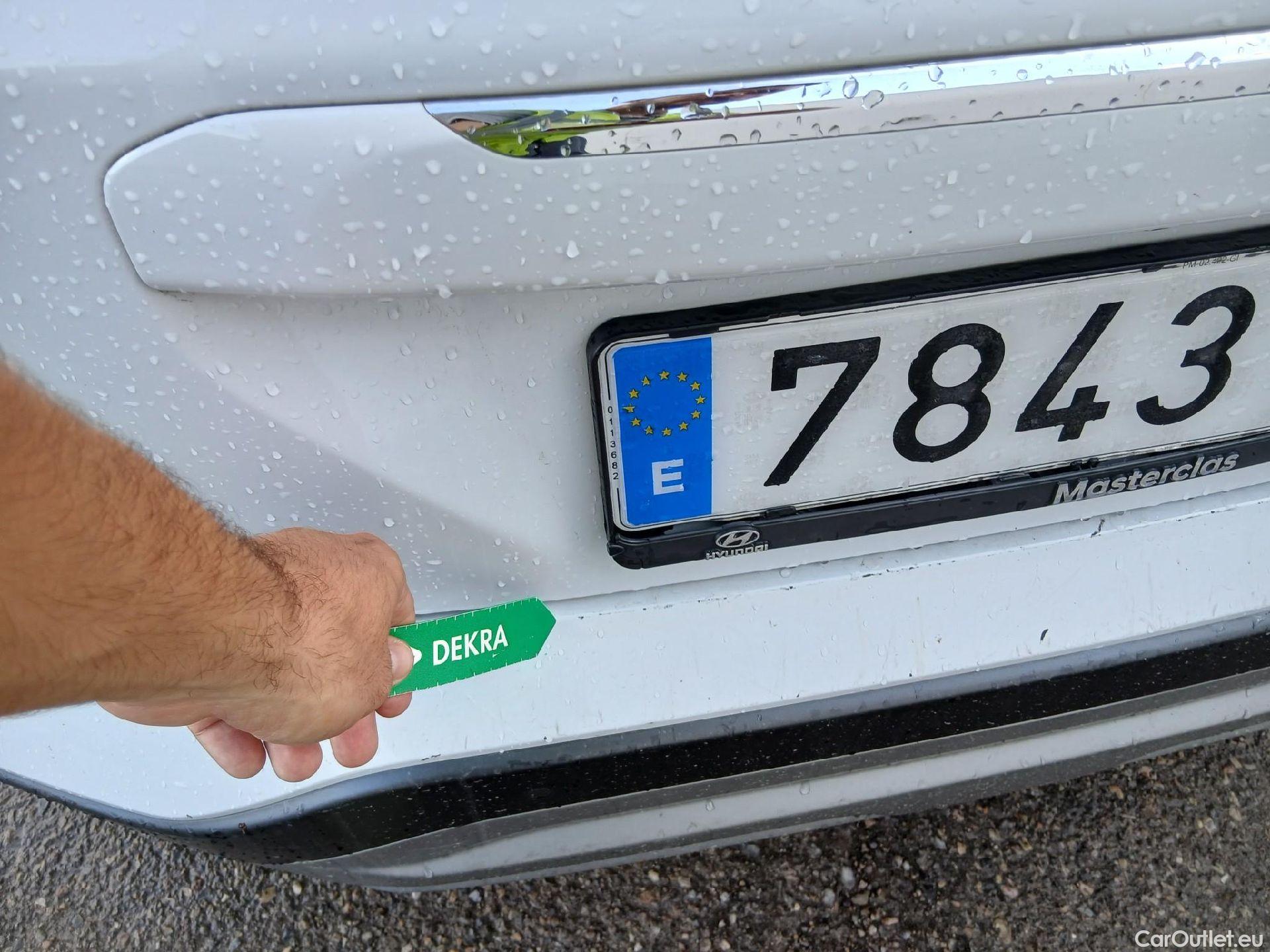  Hyundai  Konna HYUNDAI Kona / 2017 / 5P / todoterreno KONA TGDI 1.0 120CV 4X2 TECNO RED #18