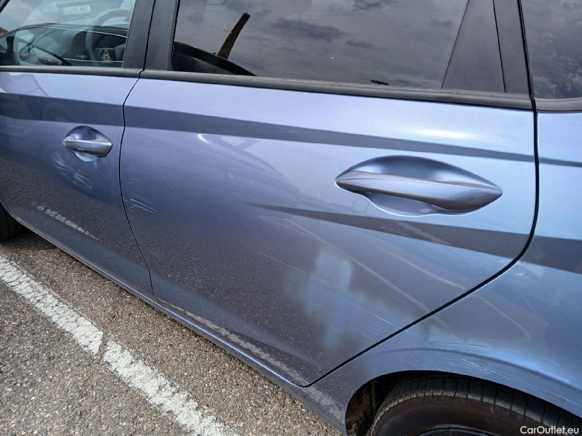  Hyundai  i20 HYUNDAI  / 2023 / 5P / berlina con portón 1.0 T Black Line #16