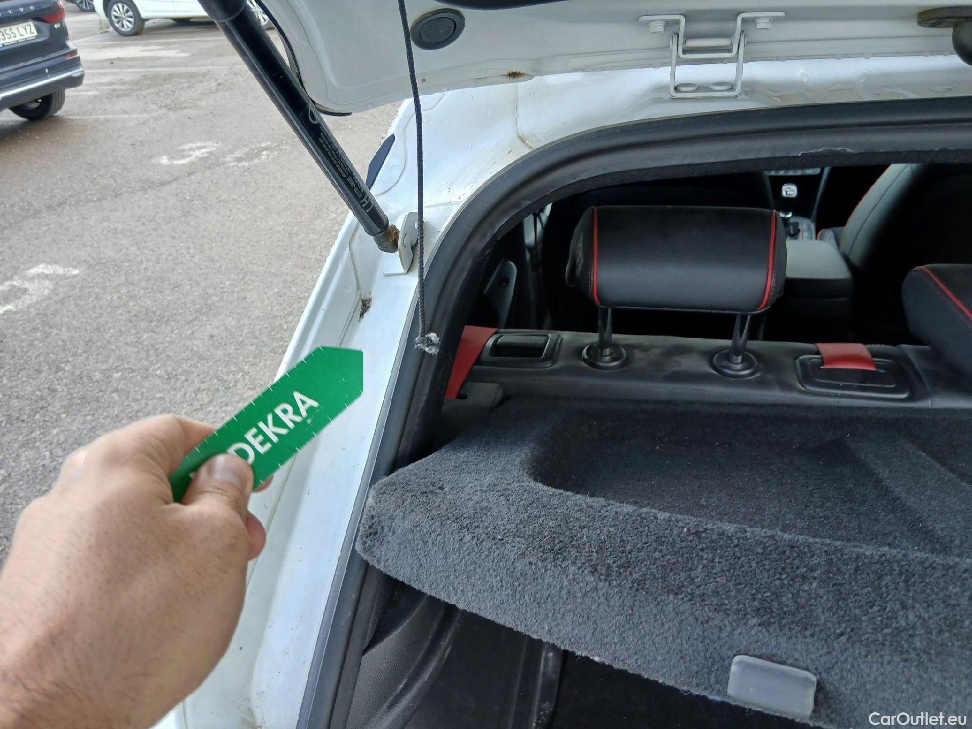  Hyundai  Konna HYUNDAI Kona / 2017 / 5P / todoterreno KONA TGDI 1.0 120CV 4X2 TECNO RED #40