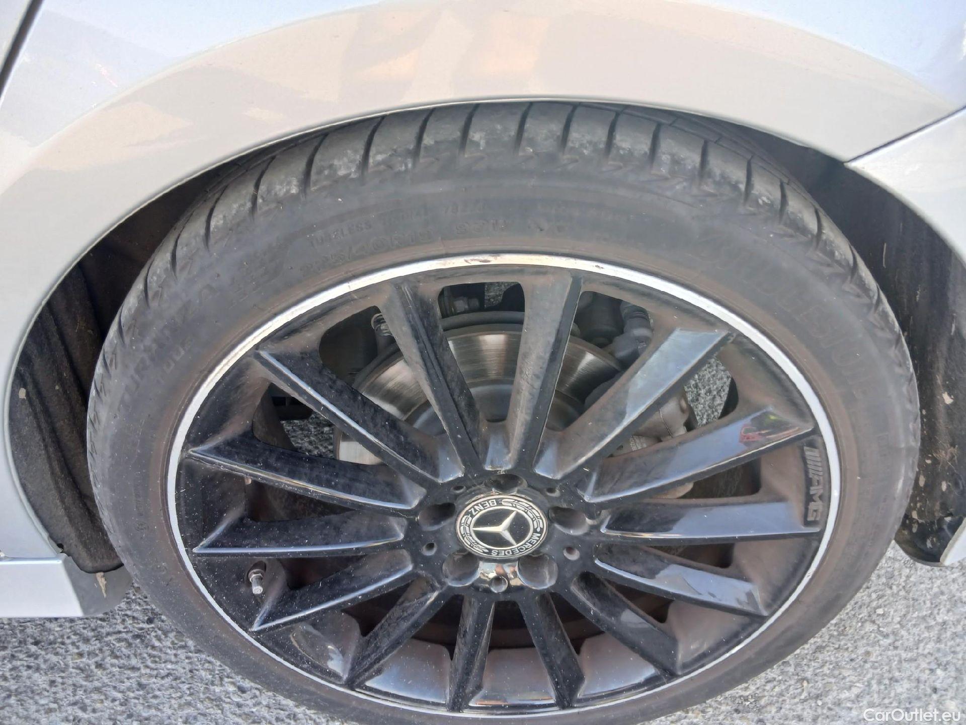  Mercedes  A-Klasse MERCEDES-BENZ Clase A / 2018 / 5P / berlina con portón A 200 #10