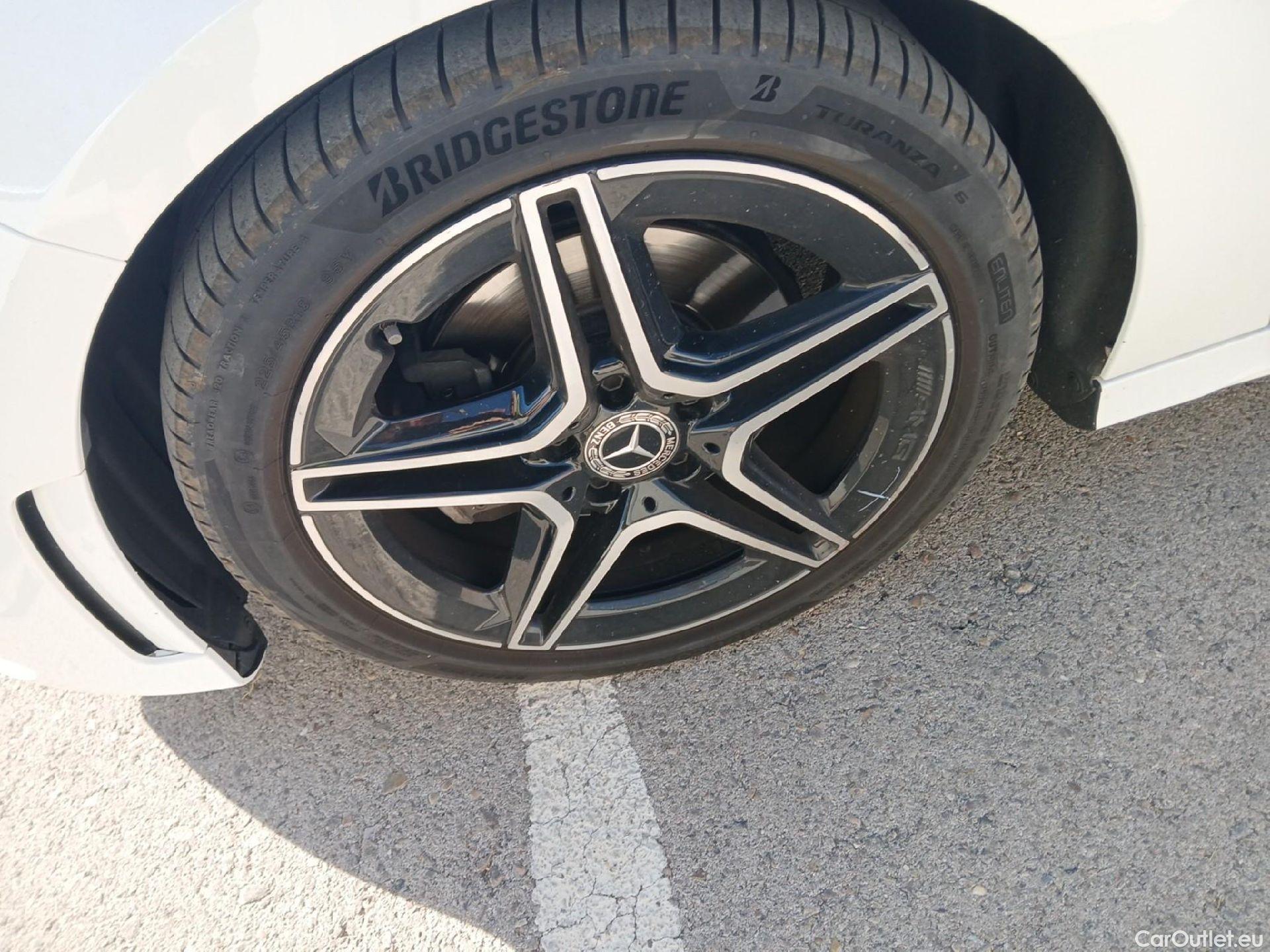  Mercedes  A-Klasse MERCEDES-BENZ Clase A / 2018 / 4P / sedán Sedán A 200 d #12