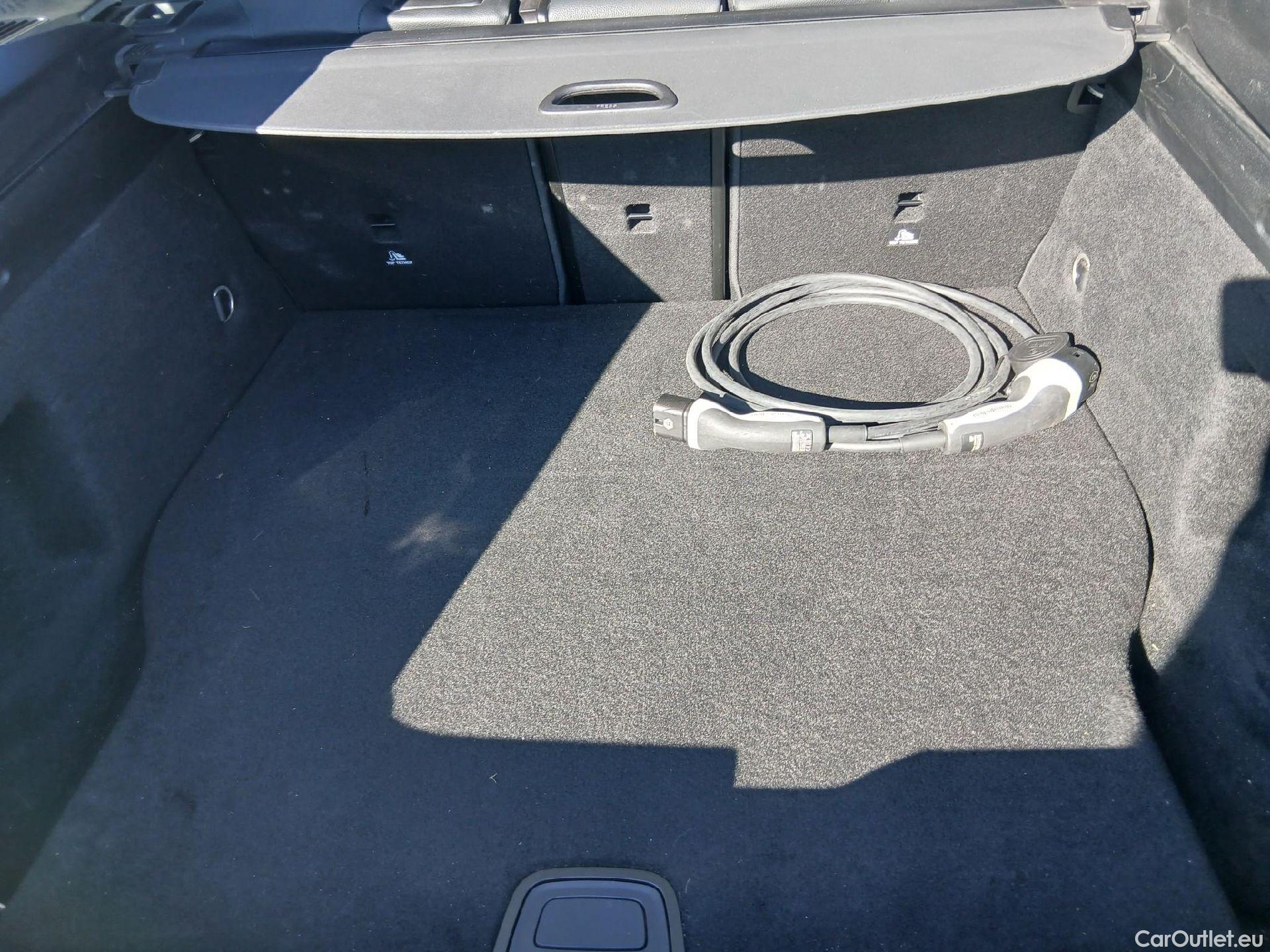 Mercedes  CLA-Klasse MERCEDES-BENZ CLA / 2019 / 5P / familiar CLA 250 e Shooting Brake #3