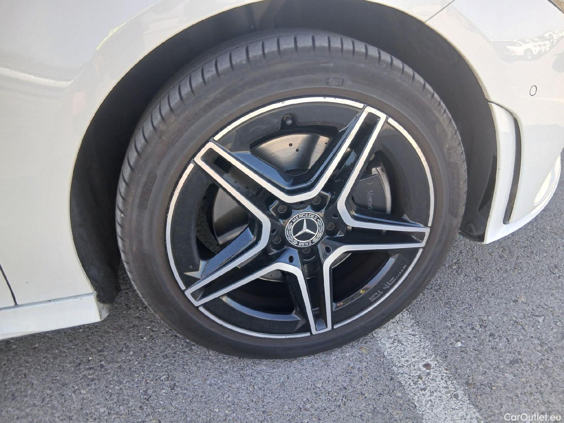  Mercedes  CLA-Klasse MERCEDES-BENZ CLA / 2019 / 5P / familiar CLA 250 e Shooting Brake #33