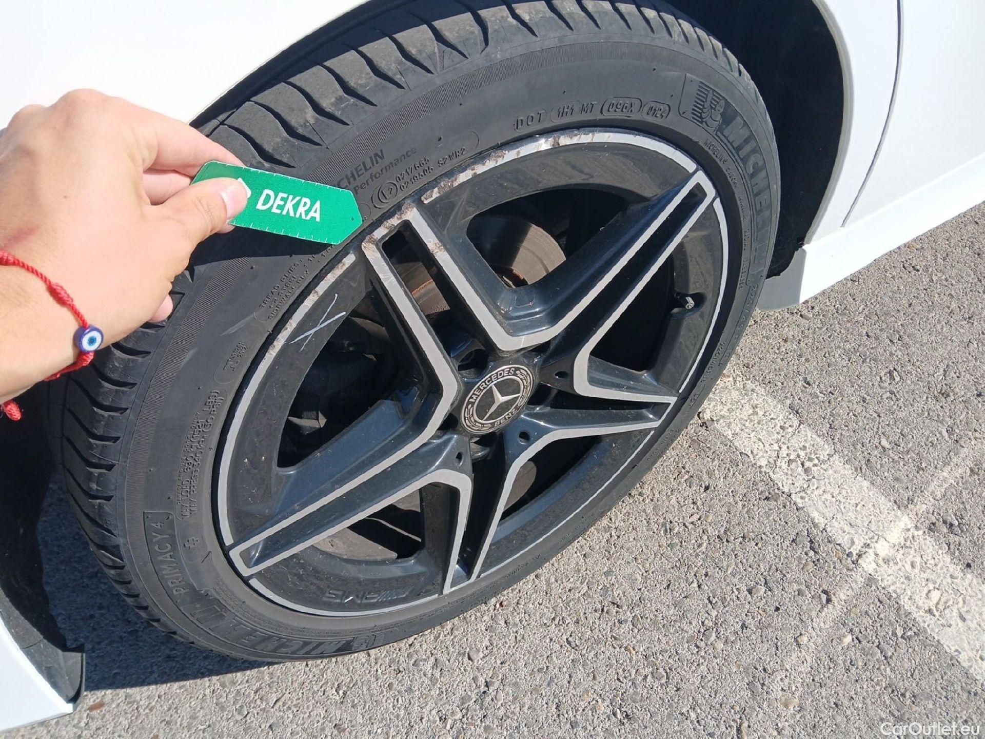  Mercedes  A-Klasse MERCEDES-BENZ Clase A / 2018 / 4P / sedán Sedán A 200 d #19