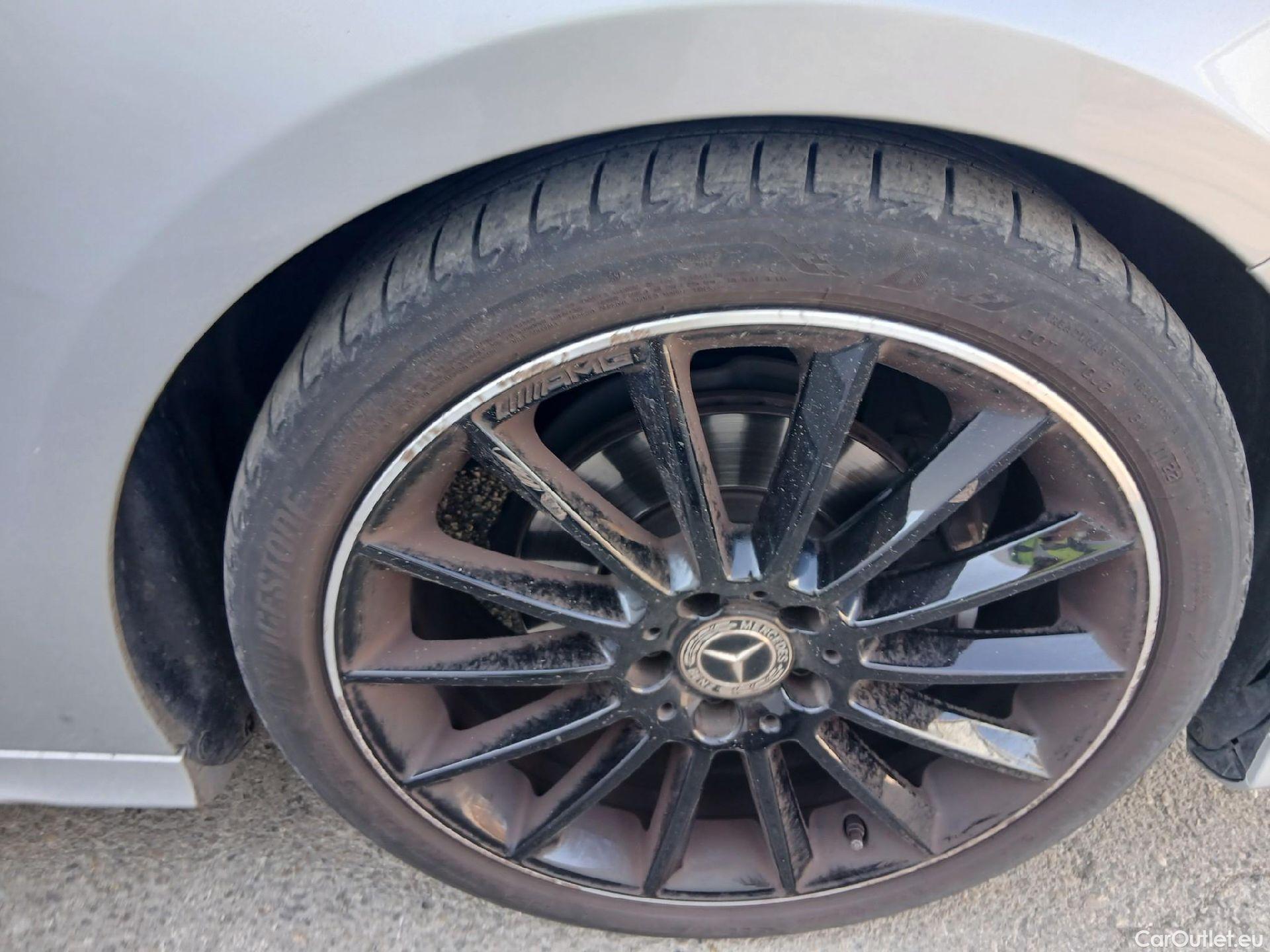  Mercedes  A-Klasse MERCEDES-BENZ Clase A / 2018 / 5P / berlina con portón A 200 #28