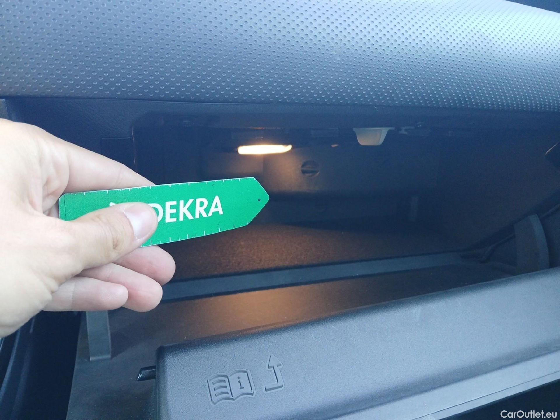 Mercedes  A-Klasse MERCEDES-BENZ Clase A / 2018 / 4P / sedán Sedán A 200 d #3