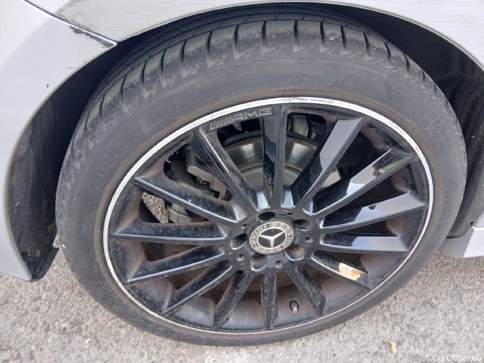  Mercedes  A-Klasse MERCEDES-BENZ Clase A / 2018 / 5P / berlina con portón A 200 #17