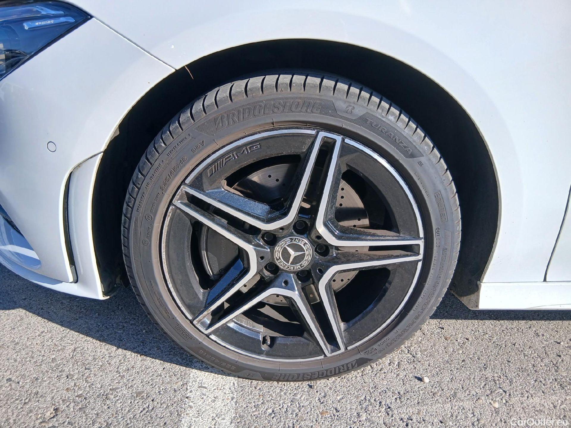  Mercedes  CLA-Klasse MERCEDES-BENZ CLA / 2019 / 5P / familiar CLA 250 e Shooting Brake #13