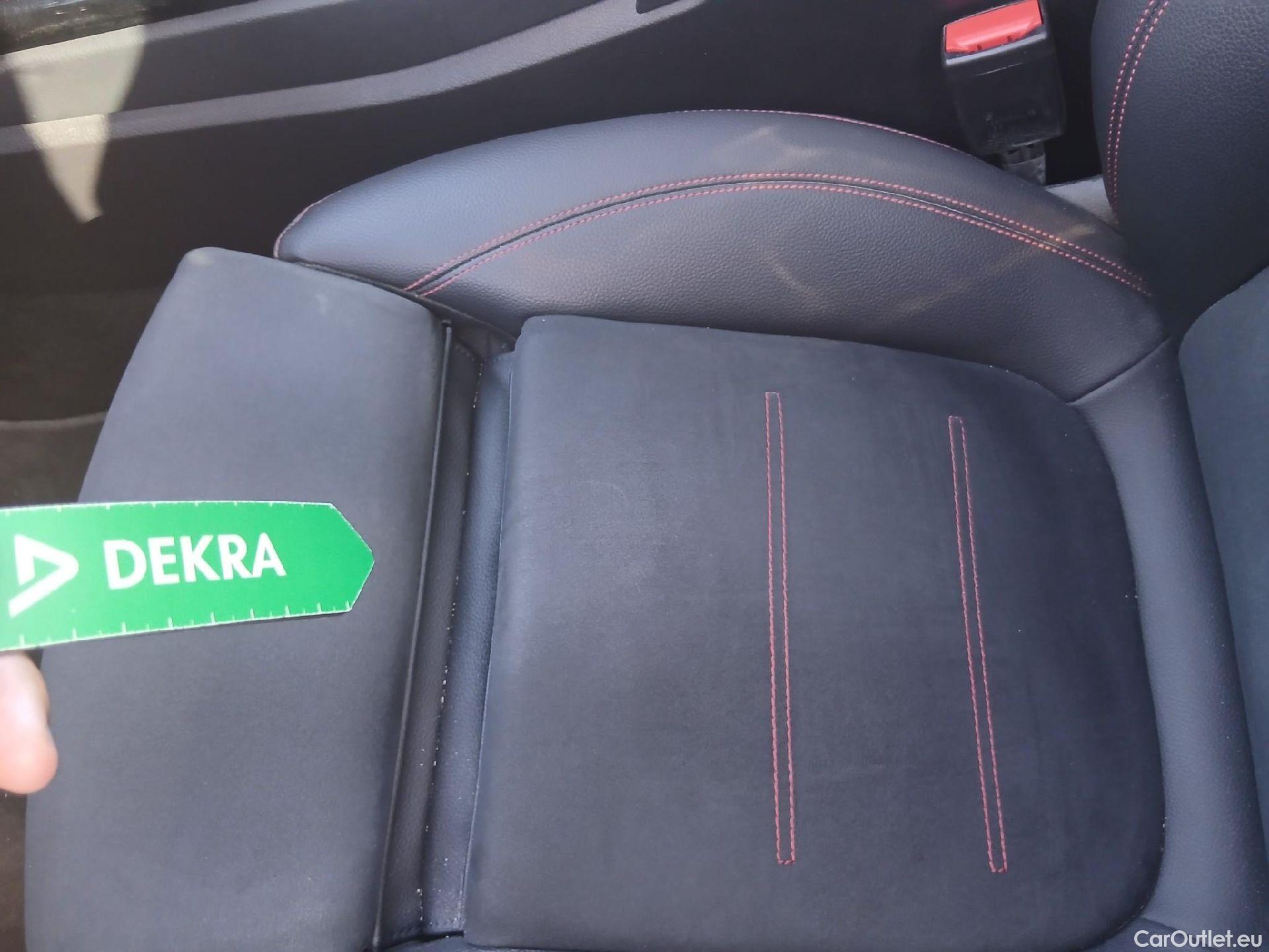  Mercedes  CLA-Klasse MERCEDES-BENZ CLA / 2019 / 5P / familiar CLA 250 e Shooting Brake #37