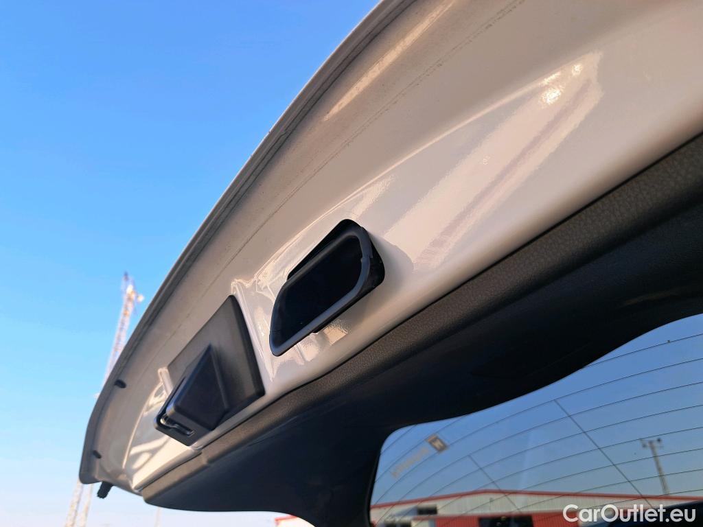  Toyota  C-HR TOYOTA  / 2019 / 5P / todoterreno 2.0 180H Advance #40