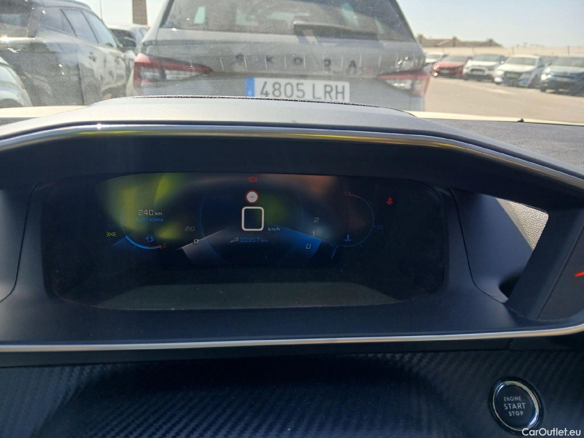  Peugeot  2008 PEUGEOT  / 2019 / 5P / todoterreno Allure Pack BlueHDI 81kW (110CV) #12