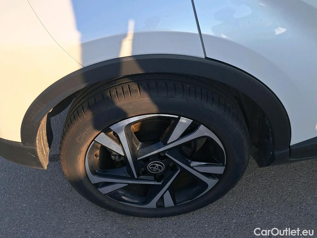  Toyota  C-HR TOYOTA  / 2019 / 5P / todoterreno 2.0 180H Advance #14