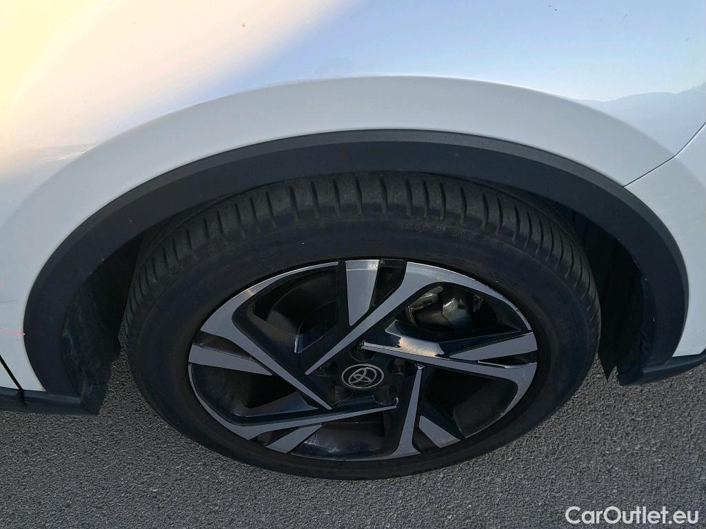  Toyota  C-HR TOYOTA  / 2019 / 5P / todoterreno 2.0 180H Advance #16