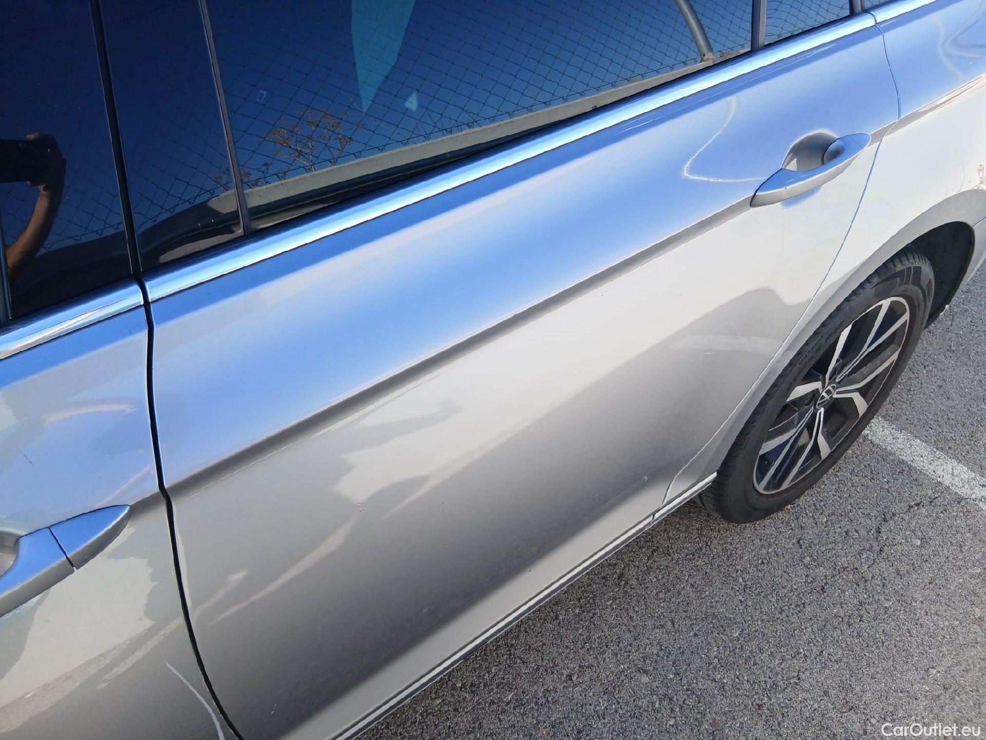  Volkswagen  Passat VOLKSWAGEN  / 2019 / 5P / familiar Variant Executive 2.0 TDI 110kW DSG #16