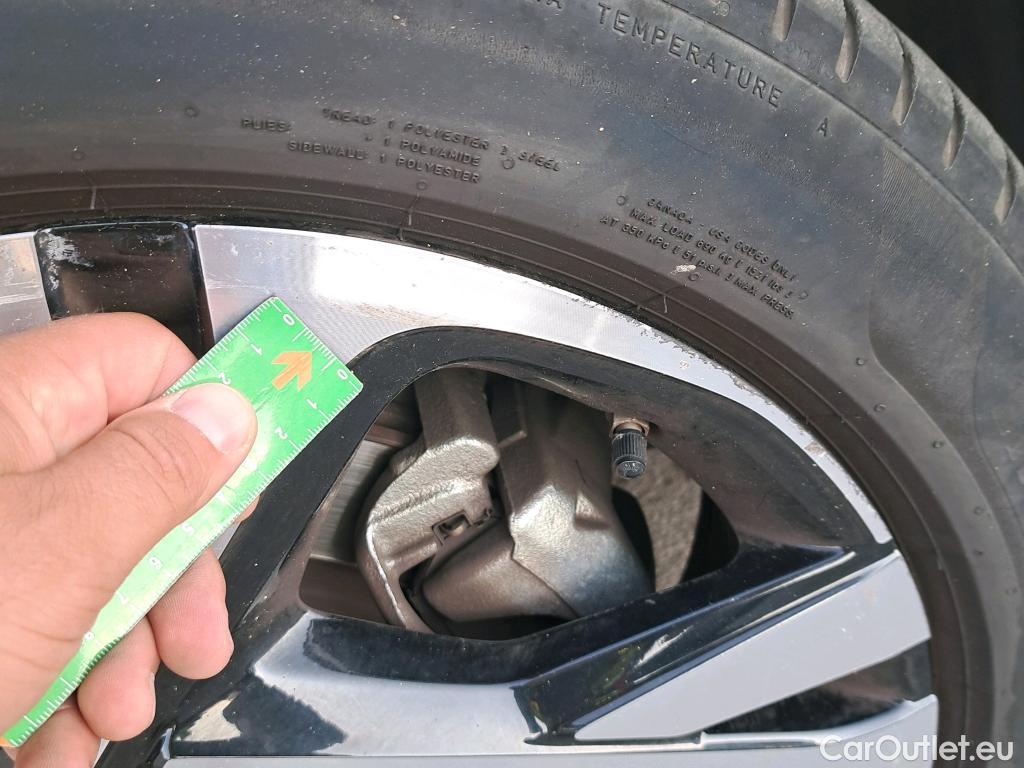 Toyota  C-HR TOYOTA  / 2019 / 5P / todoterreno 2.0 180H Advance #17