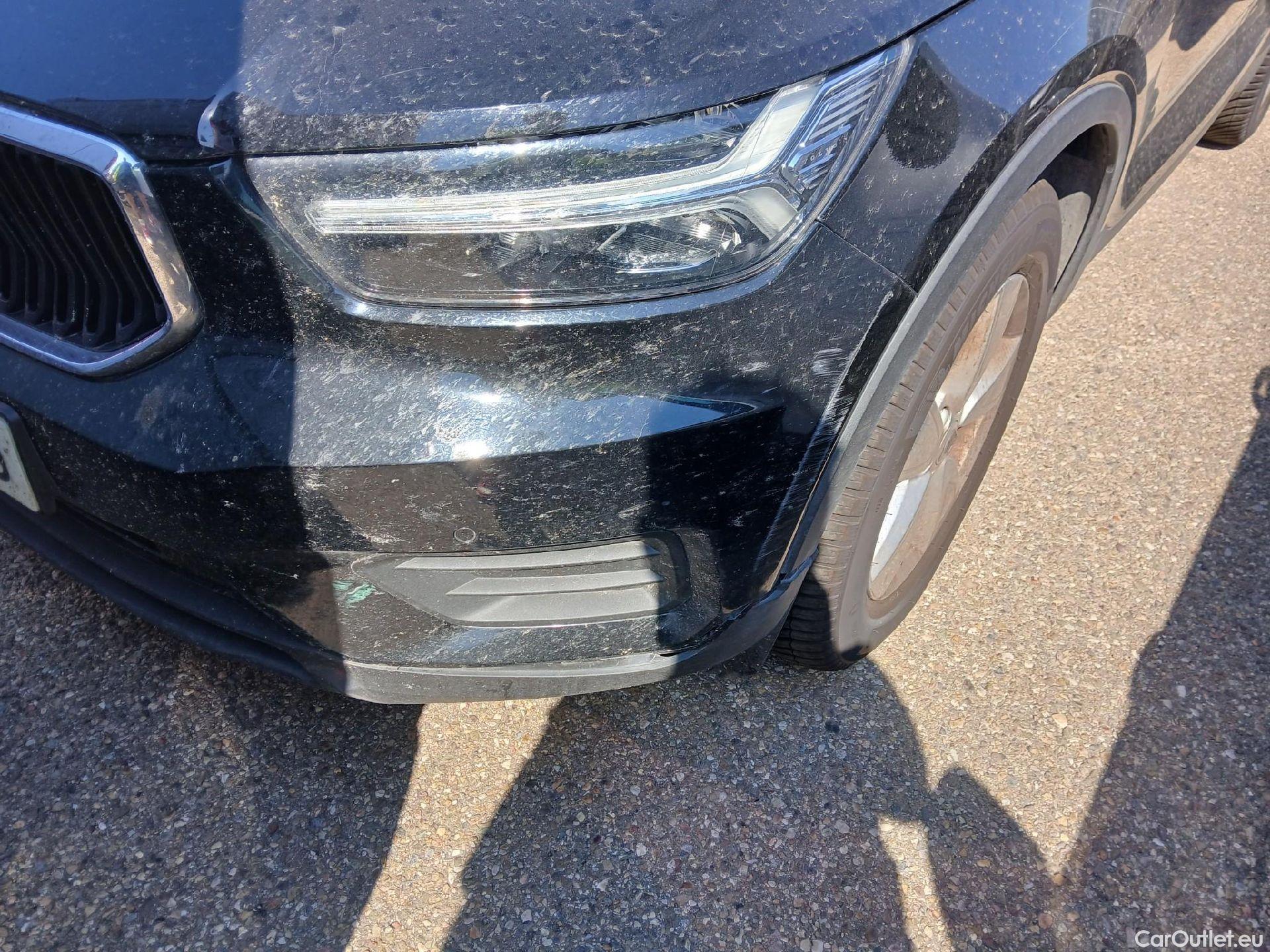  Volvo  XC 40 VOLVO XC40 / 2017 / 5P / todoterreno 1.5 T2 Momentum Core Auto #4