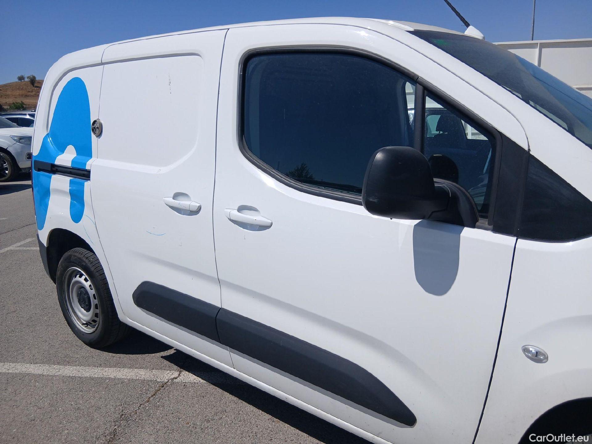  Citroen  Berlingo CITROEN  / 2018 / 4P / furgón derivado de turismo Talla M BlueHDi 100 CLUB (CA) #33