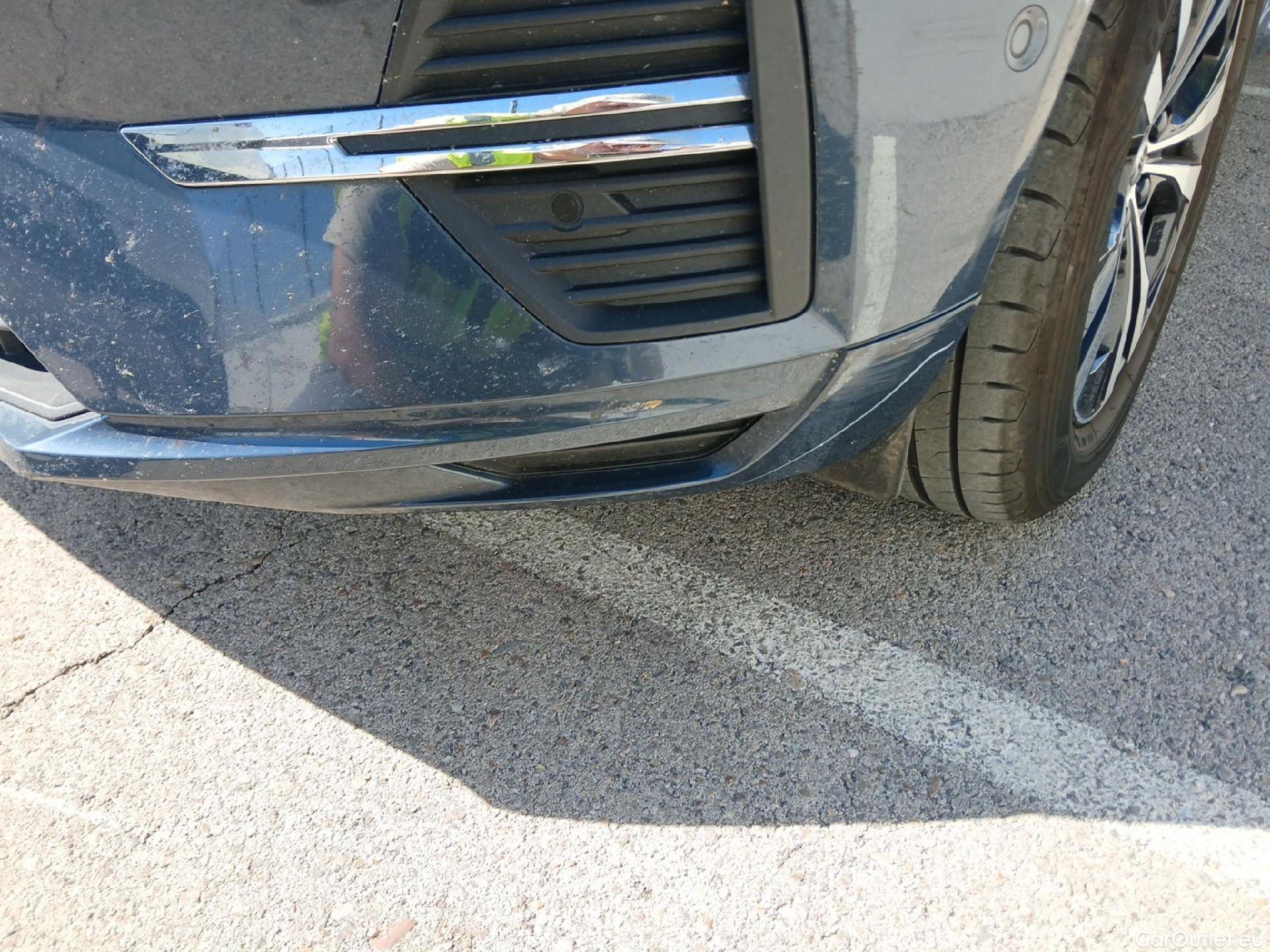  Volvo  XC60 VOLVO  / 2017 / 5P / todoterreno 2.0 B4 D AWD Momentum Pro Auto #8