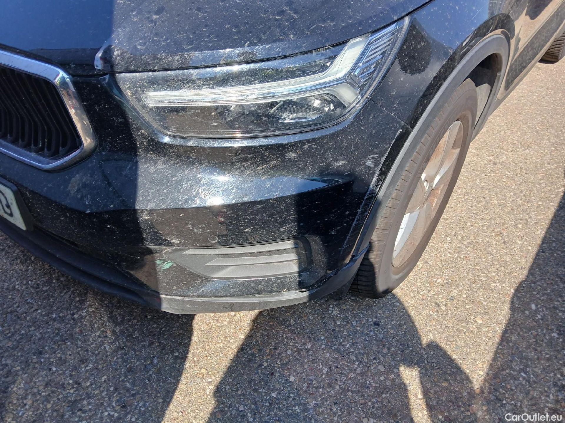  Volvo  XC 40 VOLVO XC40 / 2017 / 5P / todoterreno 1.5 T2 Momentum Core Auto #3