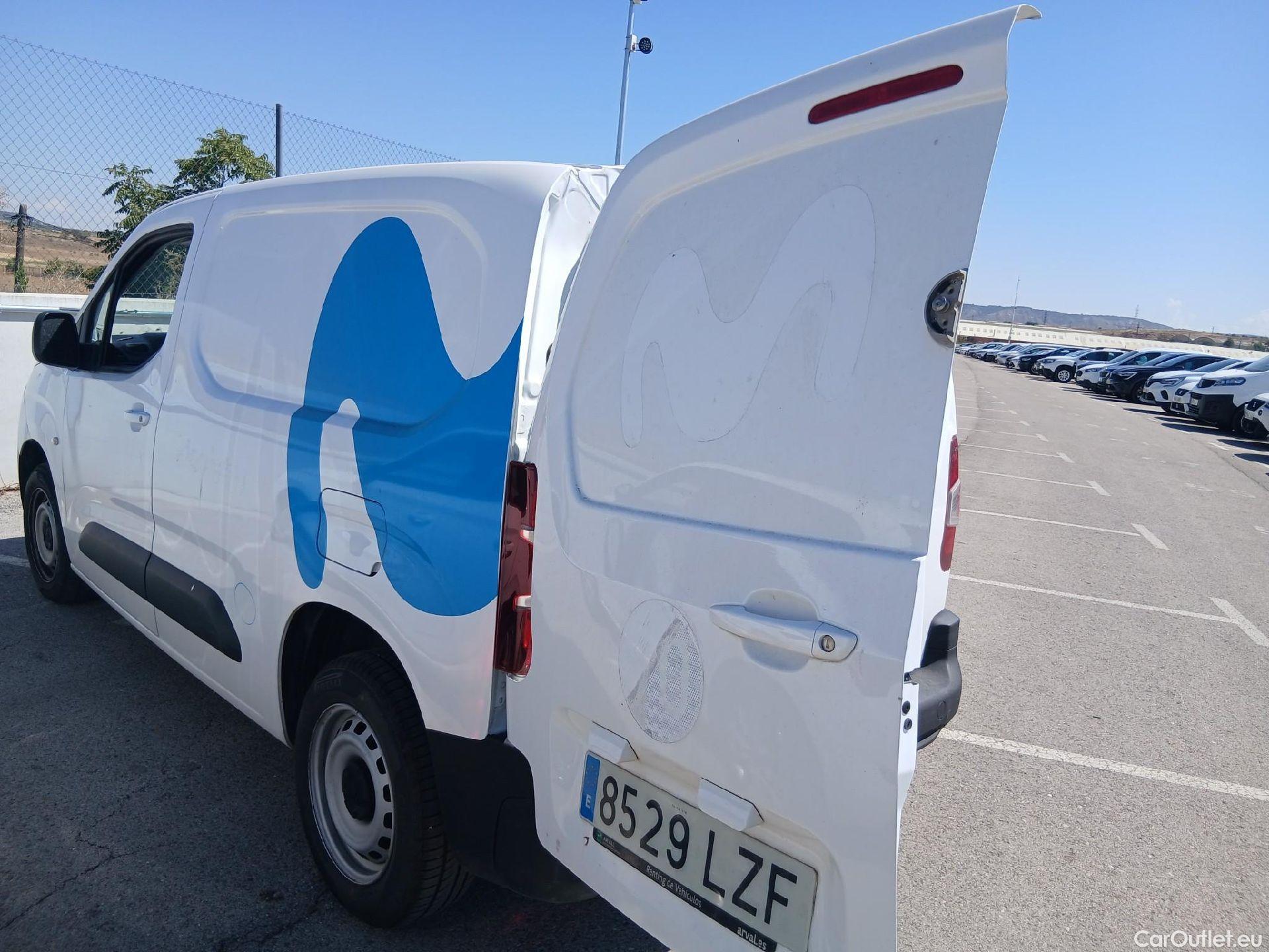  Citroen  Berlingo CITROEN  / 2018 / 4P / furgón derivado de turismo Talla M BlueHDi 100 CLUB (CA) #18