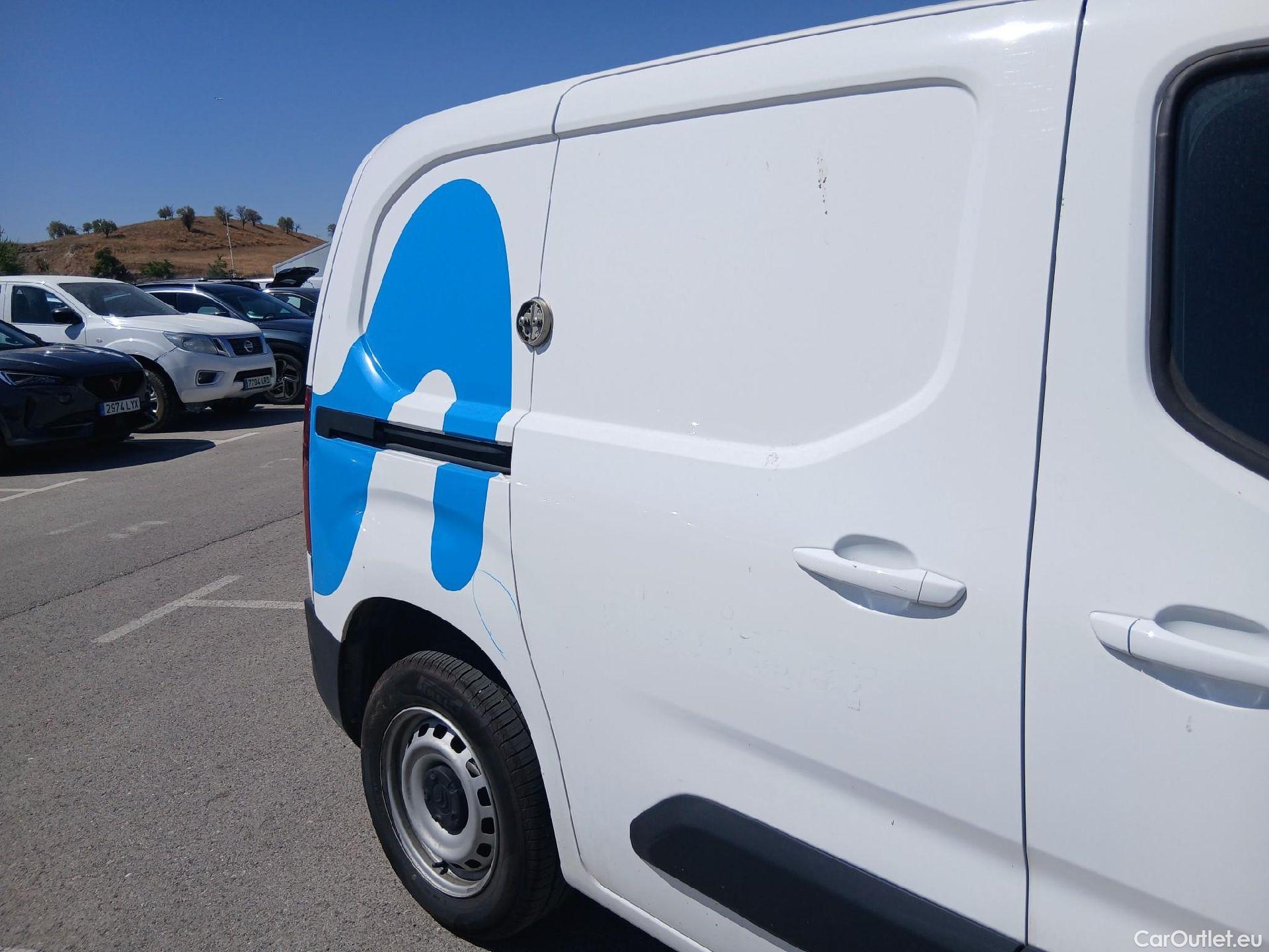  Citroen  Berlingo CITROEN  / 2018 / 4P / furgón derivado de turismo Talla M BlueHDi 100 CLUB (CA) #26